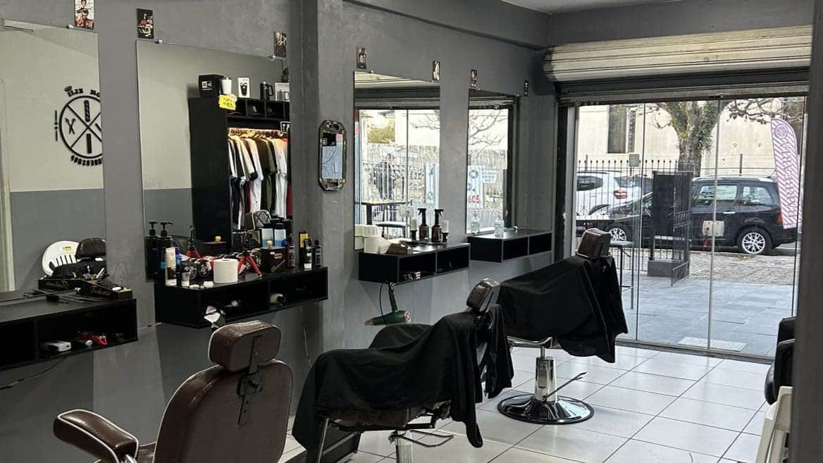Estação de trabalho da Dom Elii Barbershop, no Boa Vista, em Curitiba